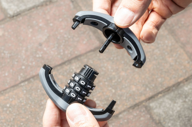 オーバルロックを解錠した状態