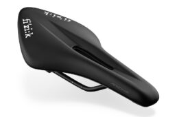 フィジーク　アリオネ