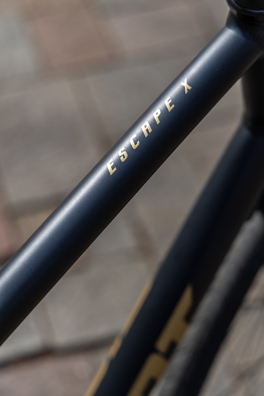 ジャイアント　エスケープ X3