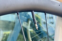 変形してしまったTPUチューブの樹脂バルブ