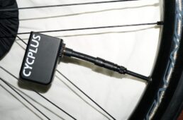 延長ホースを介して樹脂バルブに空気を充填