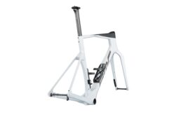 BMC チームマシン R01 新色