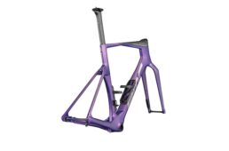 BMC チームマシン R01 新色