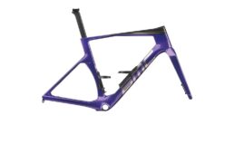 BMC チームマシン R01 新色