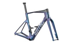 BMC チームマシン R01 新色