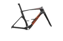 BMC チームマシン R01 新色