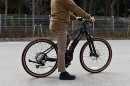 サドルを一番下げれば足がぺったりと着く