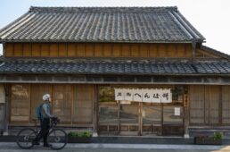 伊勢街道沿いの餅を売る店