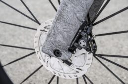 フロントのブレーキキャリパー