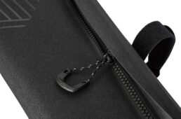 フラップカバー付き防水ジッパー