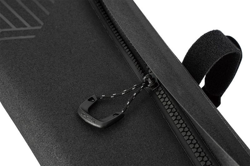 フラップカバー付き防水ジッパー