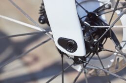 フォークのスルーアクスル