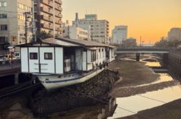 船を利用して作られた居酒屋