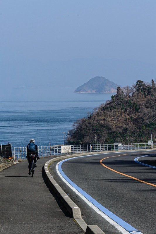ブルーラインと島々