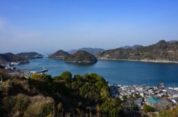 眼下に御手洗の街と岡村島