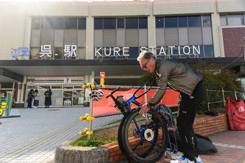 輪行を解くシシャチョー