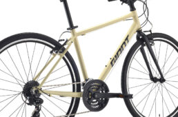 細身でシンプルな軽量アルミフレーム