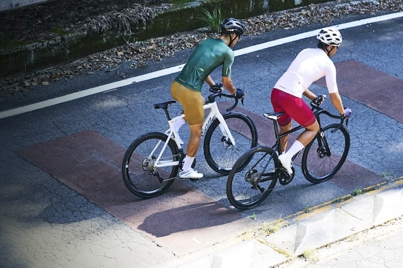 パールイズミ2026パフォーマンスジャージ