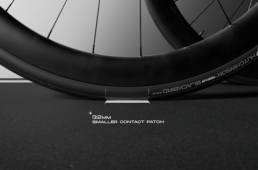 ハッチンソン・ブラックバード　ワイドタイヤ