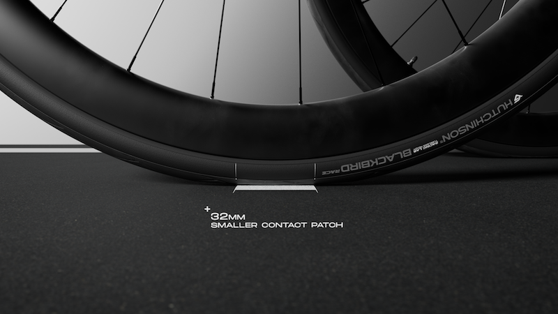 ハッチンソン・ブラックバード　ワイドタイヤ