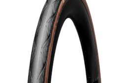 ハッチンソン・ブラックバード　ワイドタイヤ