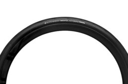 ハッチンソン・ブラックバード　ワイドタイヤ