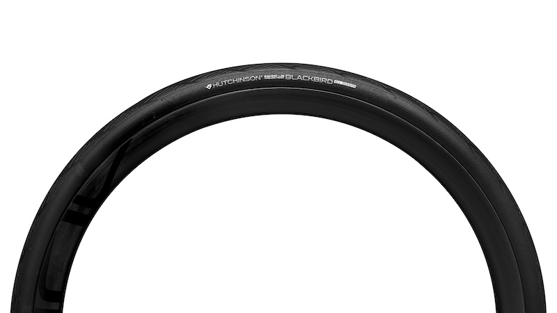 ハッチンソン・ブラックバード　ワイドタイヤ