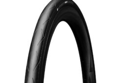 ハッチンソン・ブラックバード　ワイドタイヤ