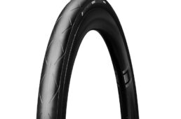 ハッチンソン・ブラックバード　ワイドタイヤ