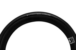 ハッチンソン・ブラックバード　ワイドタイヤ