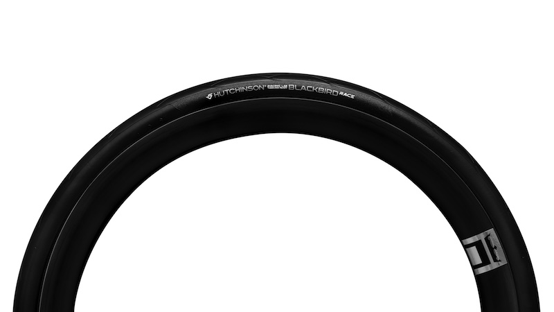 ハッチンソン・ブラックバード　ワイドタイヤ