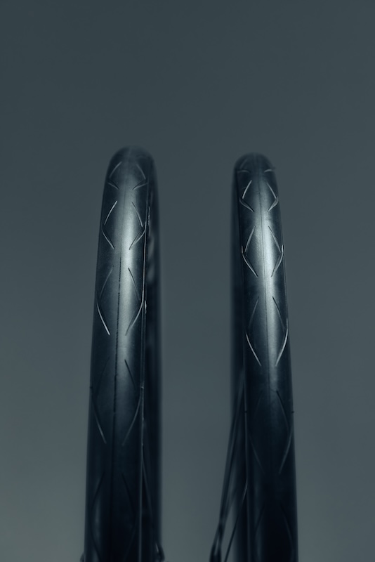 ハッチンソン・ブラックバード　ワイドタイヤ