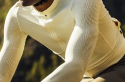 エッセンシャルライトロングスリーブジャージ