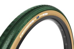 パナレーサー・グラベルキングに2026カラー