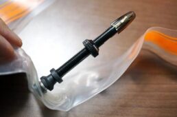 エアロライトの軽量アルミバルブ