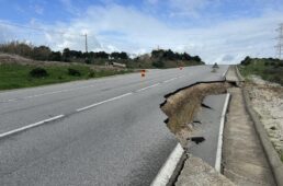 崩落したモロッコの国道