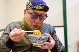 伊勢うどんを食べる