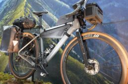 トピークのブースで見つけたツーリング車