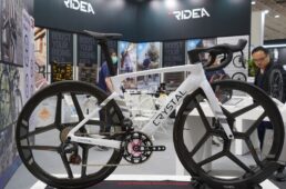 クリスタルのバイク