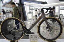 ラジェットの3Dプリントチタンエアロロードバイク