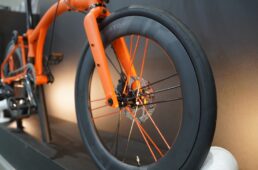 モートップのブロンプトン用ホイール