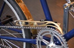 チェーンカバー