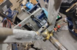 ダボ穴をブリッジに付ける