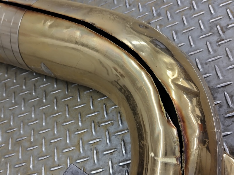 チューバをグラインダーで切断