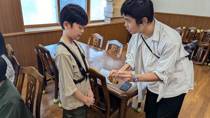 サックスのネックを使ってほしいと持ってきてくれた男の子