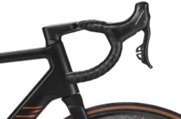 キャニオン・アルティメットCFR ENVE