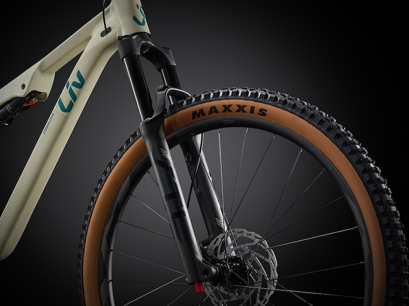 Liv 新型エンボルデン