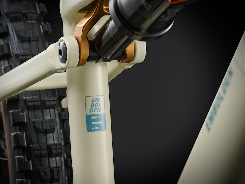 Liv 新型エンボルデン