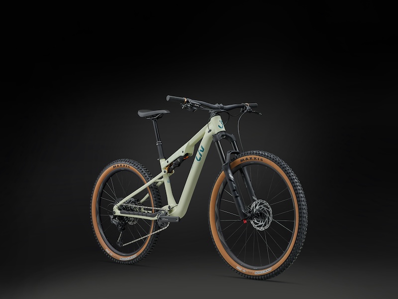 Liv 新型エンボルデン