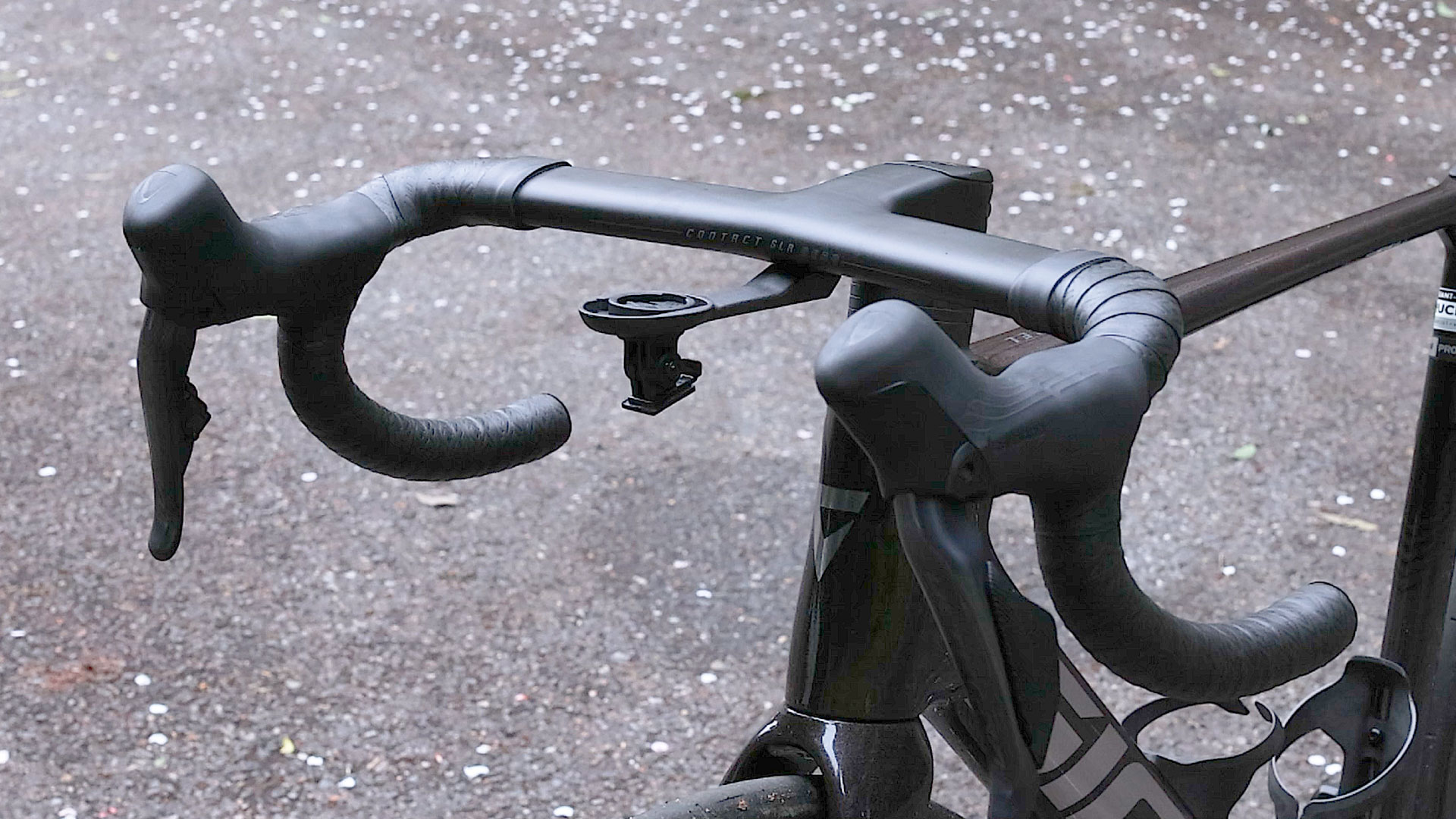 共通する一体型ハンドルバー